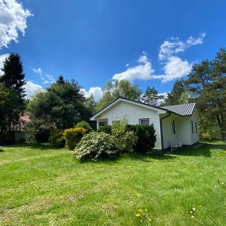 Maly Bialy Domek Pomiedzy Kaszubskimi Jeziorami Feriehus